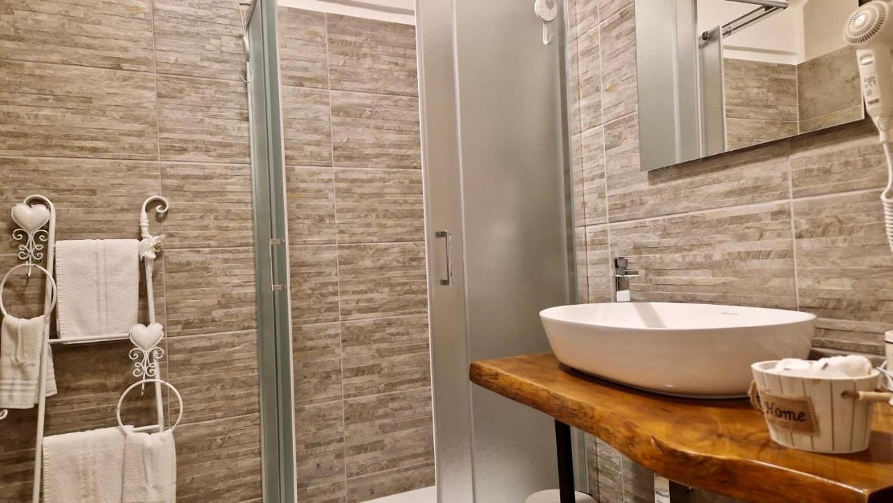Domo 'E Sa Rosa Hotel Bosa Ngoại thất bức ảnh