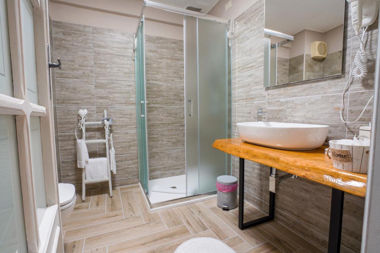 Domo 'E Sa Rosa Hotel Bosa Ngoại thất bức ảnh