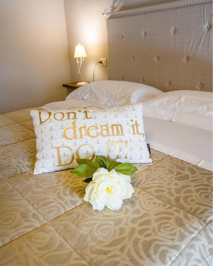 Domo 'E Sa Rosa Hotel Bosa Ngoại thất bức ảnh