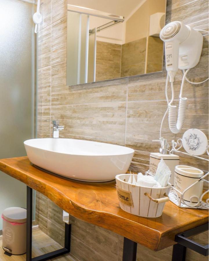 Domo 'E Sa Rosa Hotel Bosa Ngoại thất bức ảnh
