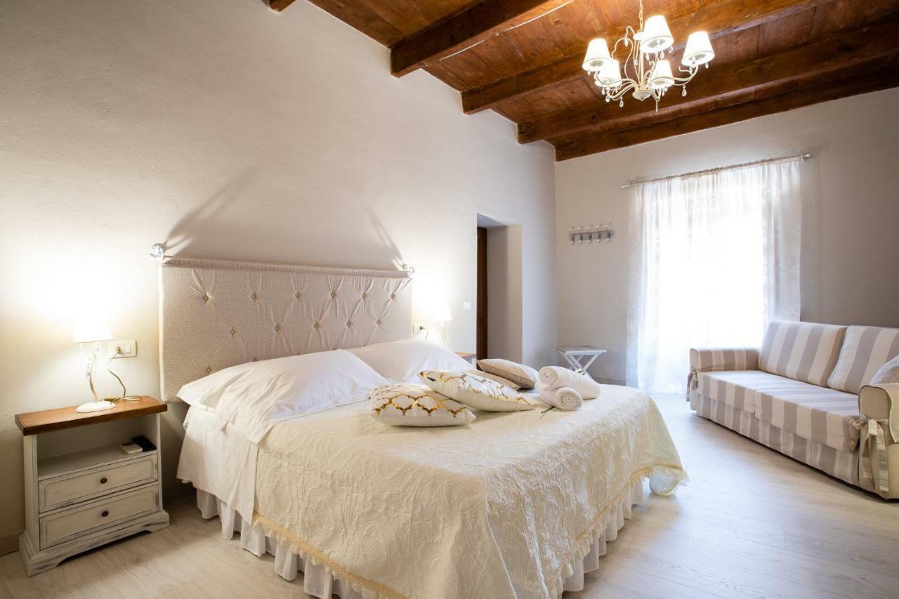 Domo 'E Sa Rosa Hotel Bosa Ngoại thất bức ảnh